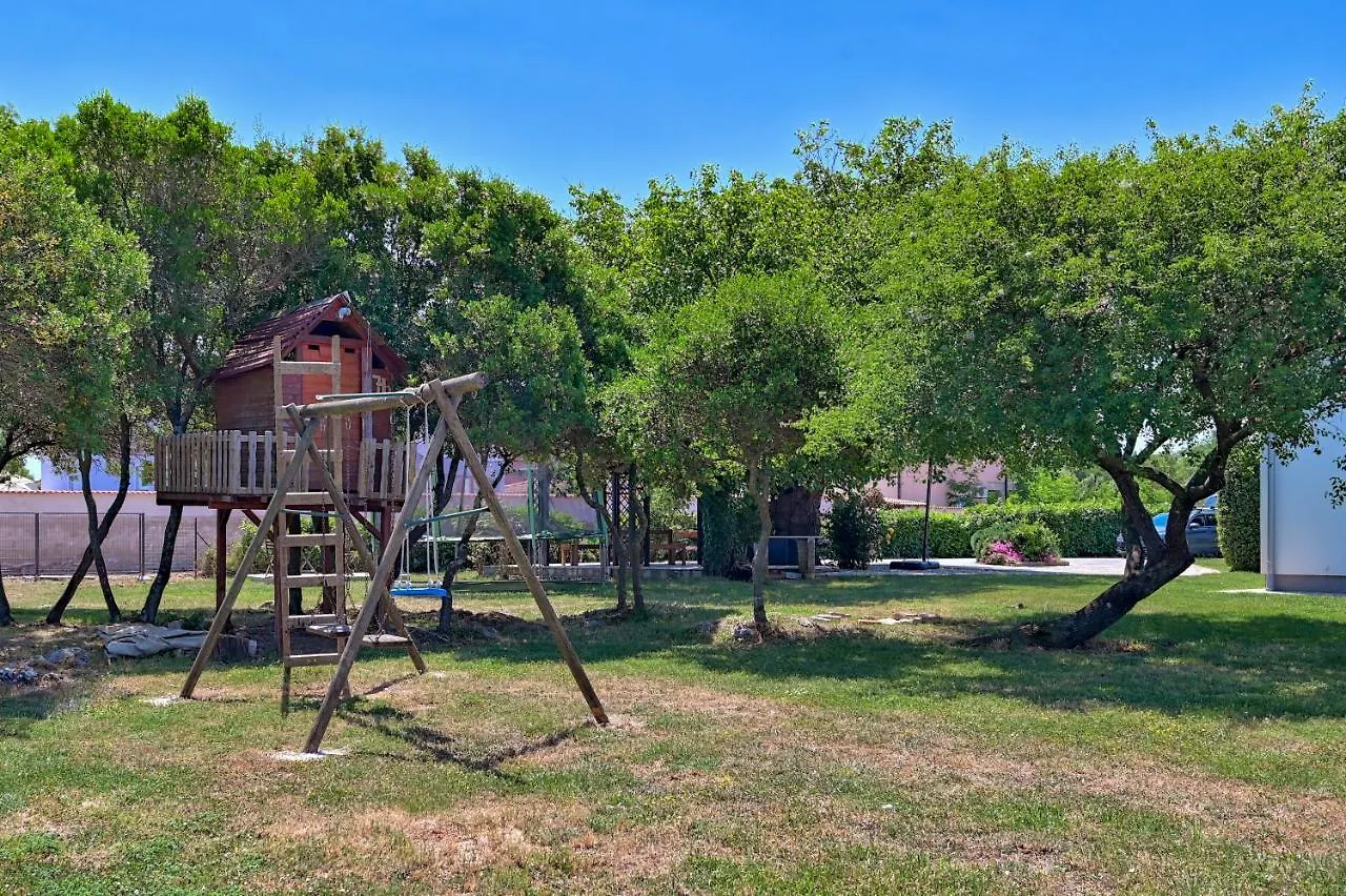 Holiday House Mirna With Swimming Pool And Jacuzzi Pula 0*,