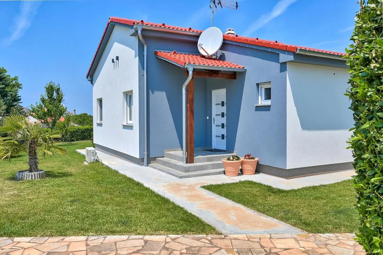 Holiday House Mirna With Swimming Pool And Jacuzzi Pula Semesterbostad