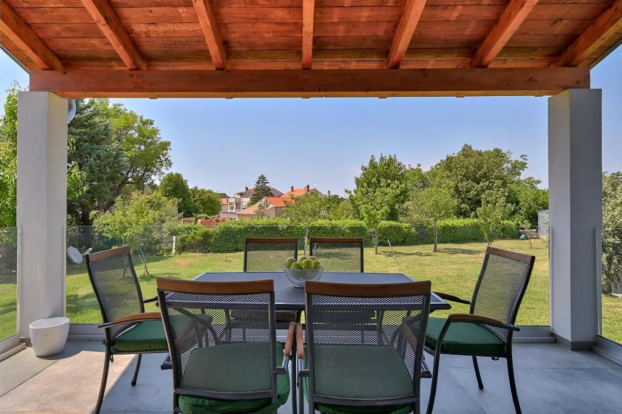 Holiday House Mirna With Swimming Pool And Jacuzzi Pula 0*,  Kroatien