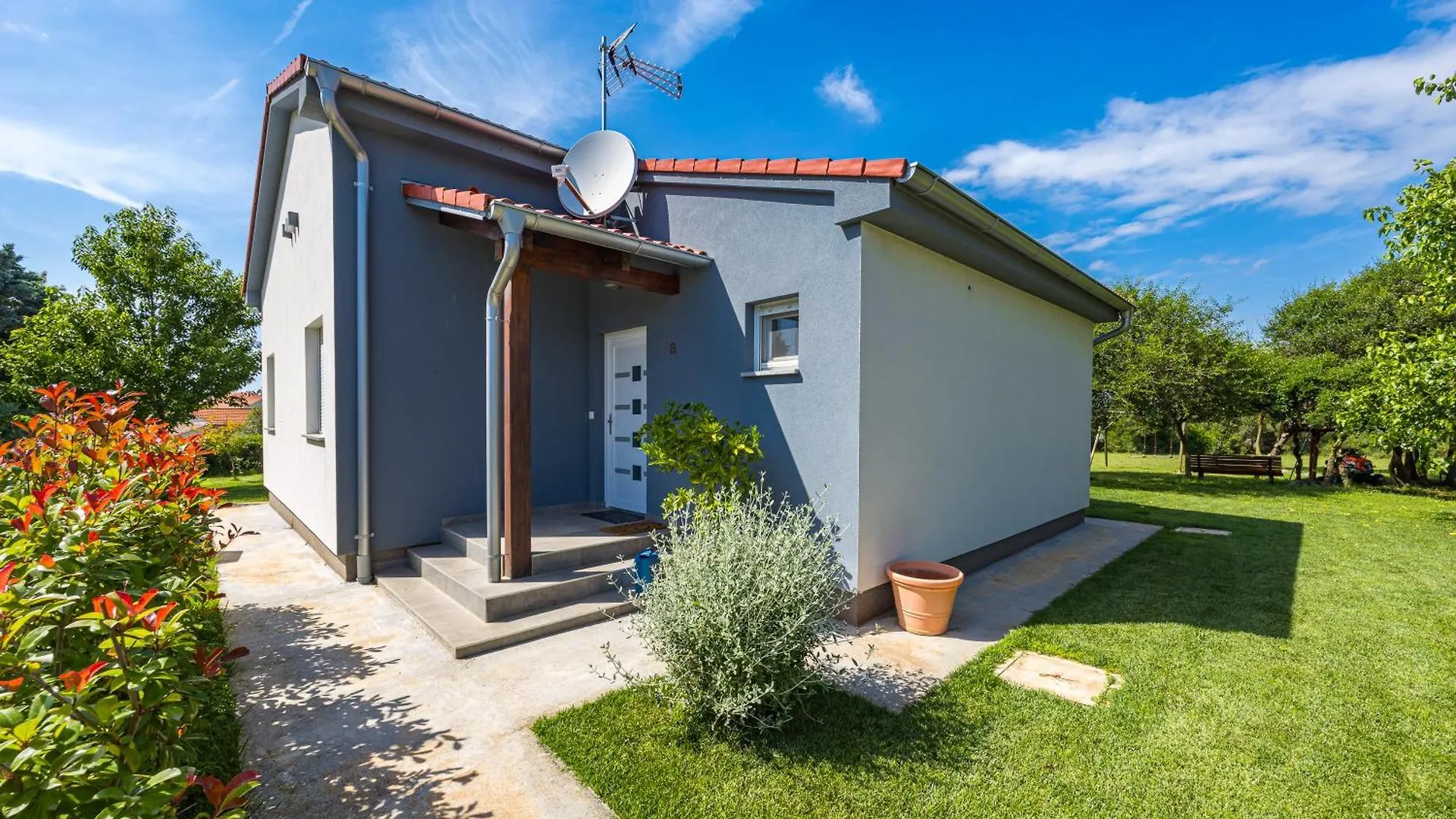 Holiday House Mirna With Swimming Pool And Jacuzzi Pula Semesterbostad