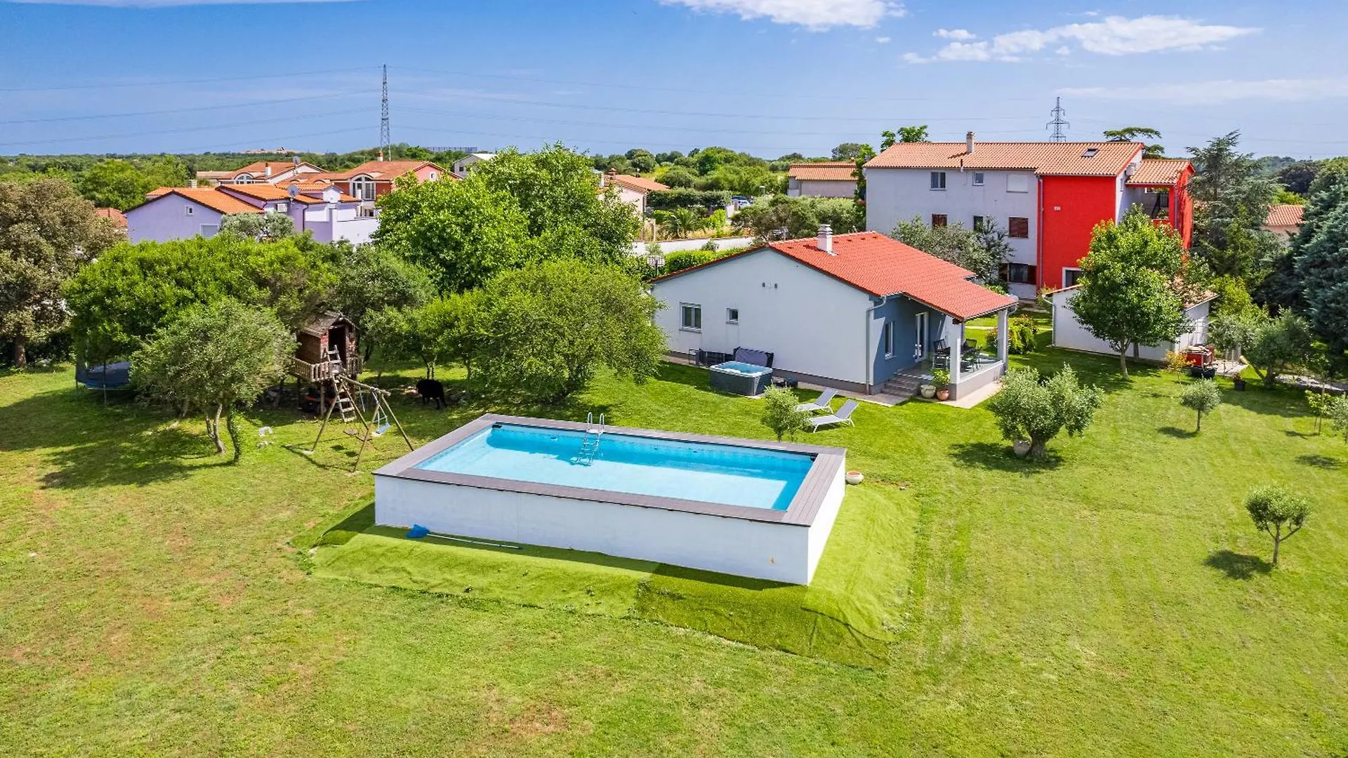 Holiday House Mirna With Swimming Pool And Jacuzzi Pula